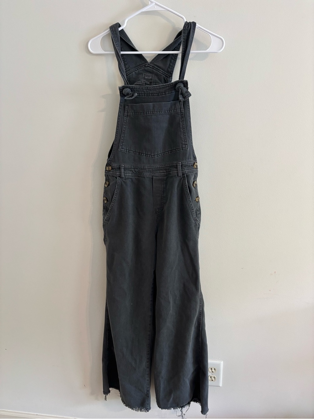 aerie Dark Gray Wide-Leg Denim Overalls Size XS Raw Hem